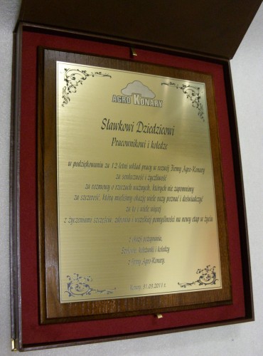 dyplom, dyplomy nr 146 Dyplom grawerowany w laminacie metalizowanym na desce jesionowej 38 x 30 cm