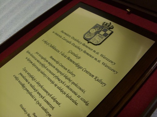 dyplom, dyplomy nr 160 Dyplom grawerowany w laminacie grawerskim metalizowanym na desce dbowej w etui