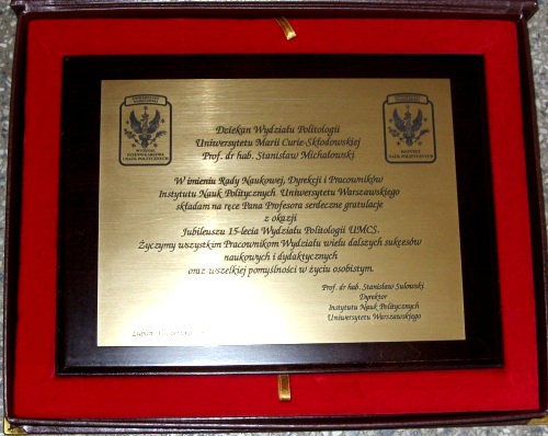 dyplom, dyplomy nr 54 dyplom grawerowany w laminacie grawerskim metalizowanym na desce bukowej