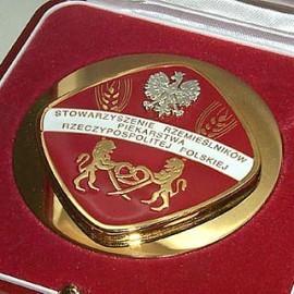 Znaczki firmowe grawerowane nr 15 Medal złocony emaliowany