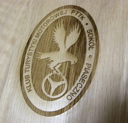 grawerowanie laserowe nr 76 Logo grawerowane laserowo w drewnie dbowym