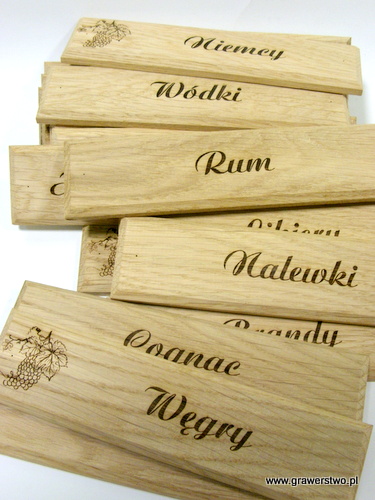 Tabliczki okolicznociowe grawerowane nr 89 Drewniane tabliczki opisowe do winiarni - drewno dbowe; grawerunek laserowy