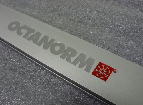 szyldy aluminiowe grawerowane nr 126 Szyld grawerowany - aluminium anodowane srebrny mat